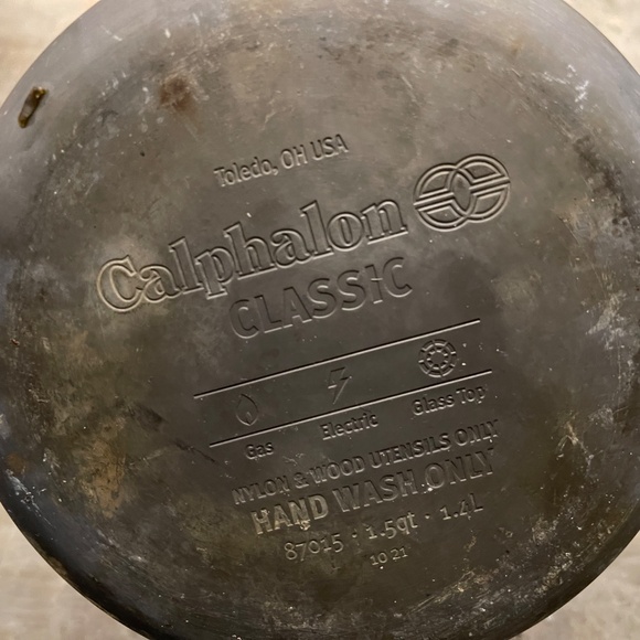 Calphalon Nonstick Saucepan 1.5 Quarts With Lid - Picture 7 of 7